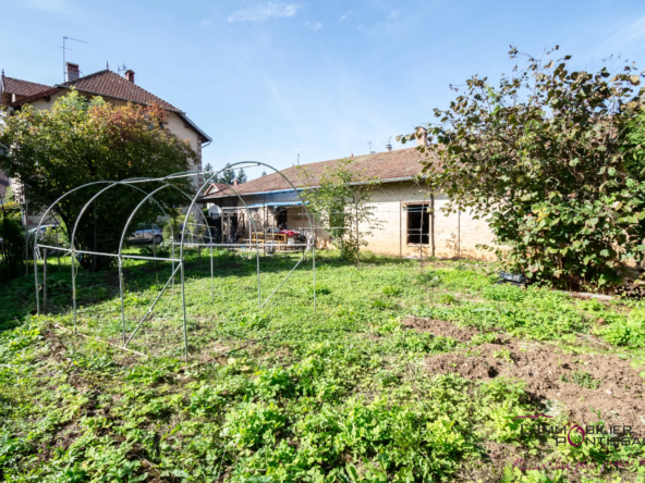 Vente de 2 appartements à Pontarlier avec jardin et garages 