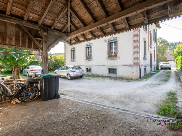 Vente de 2 appartements à Pontarlier avec jardin et garages 