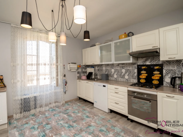 Vente de 2 appartements à Pontarlier avec jardin et garages 