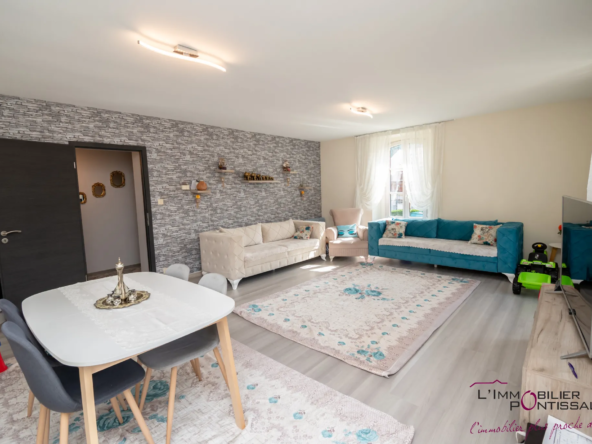 Vente de 2 appartements à Pontarlier avec jardin et garages 