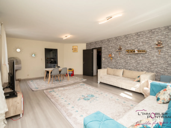 Vente de 2 appartements à Pontarlier avec jardin et garages 