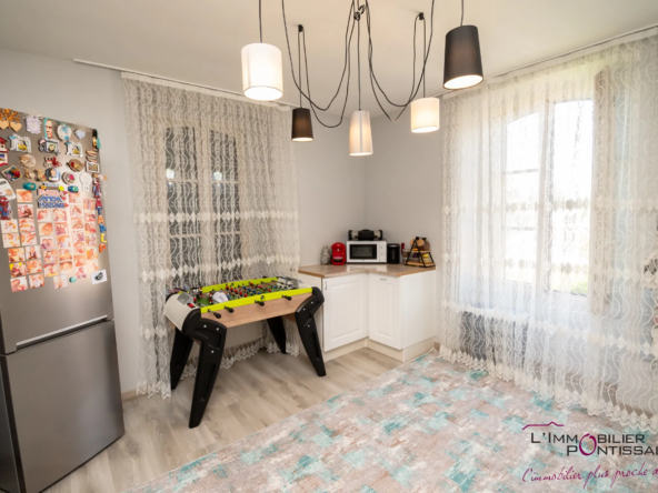 Vente de 2 appartements à Pontarlier avec jardin et garages 