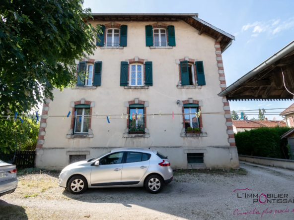 Vente de 2 appartements à Pontarlier avec jardin et garages 