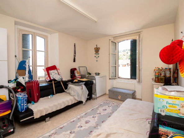 Vente de 2 appartements à Pontarlier avec jardin et garages 