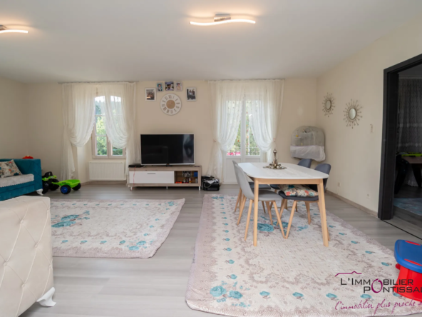 Vente de 2 appartements à Pontarlier avec jardin et garages 