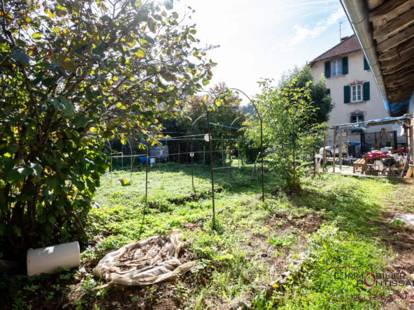 Vente de 2 appartements à Pontarlier avec jardin et garages 