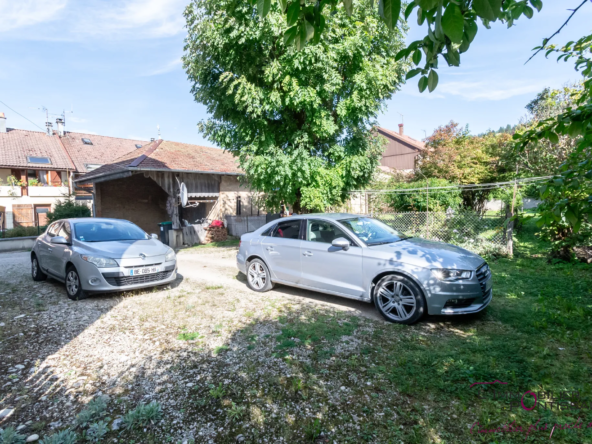 Vente de 2 appartements à Pontarlier avec jardin et garages 