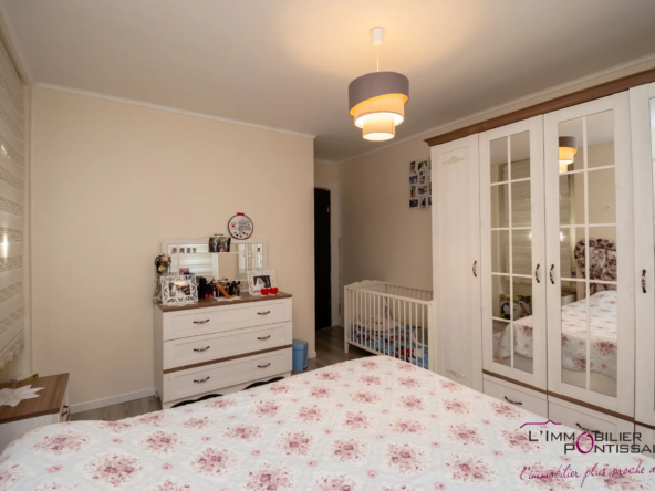 Vente de 2 appartements à Pontarlier avec jardin et garages 