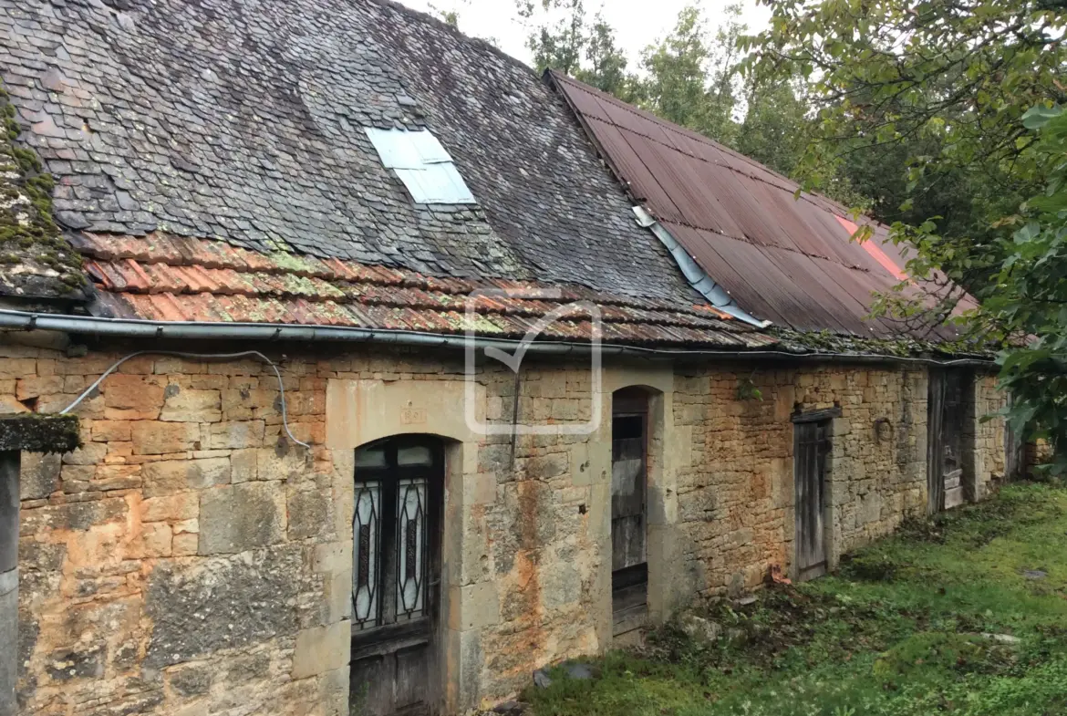 Longère à rénover à Chartrier Ferrière - 50 000 euros 