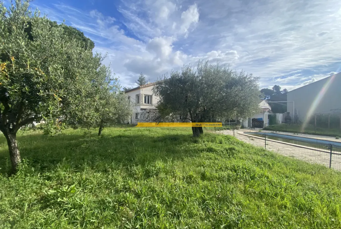 Charmante Maison des Années 70 à Valréas 