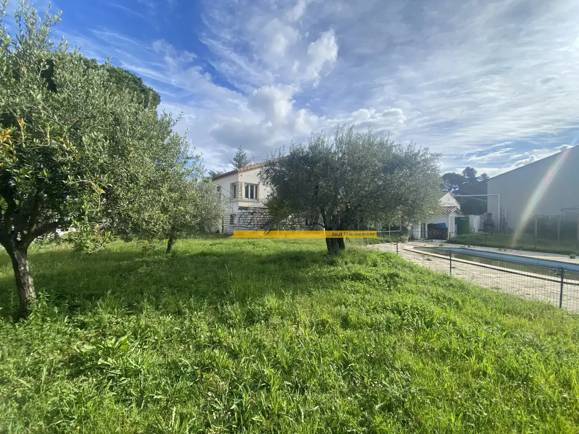 Charmante Maison des Années 70 à Valréas 