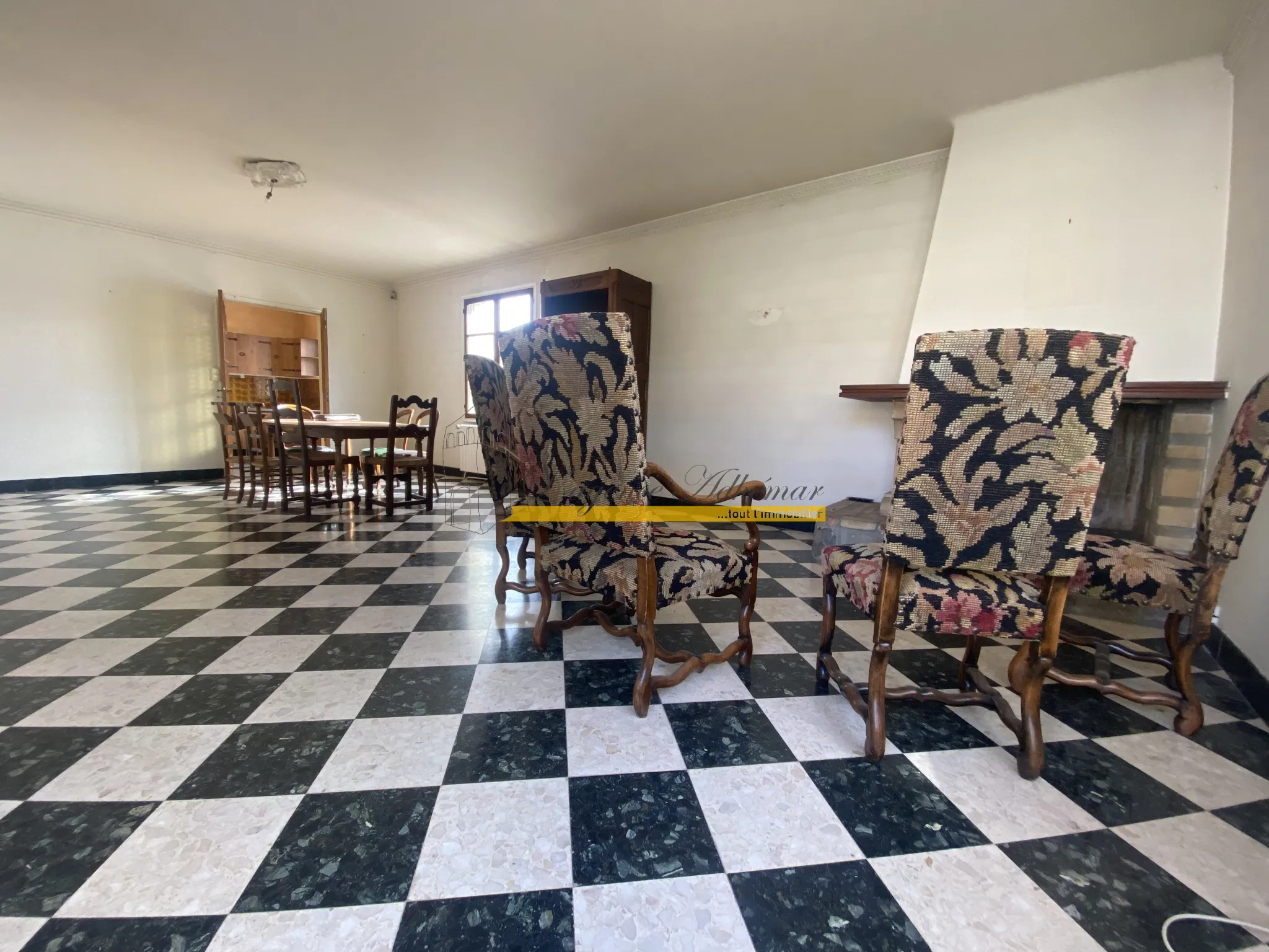 Charmante Maison des Années 70 à Valréas 