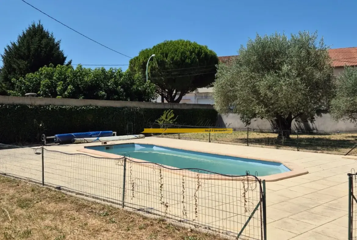 Charmante Maison des Années 70 à Valréas 