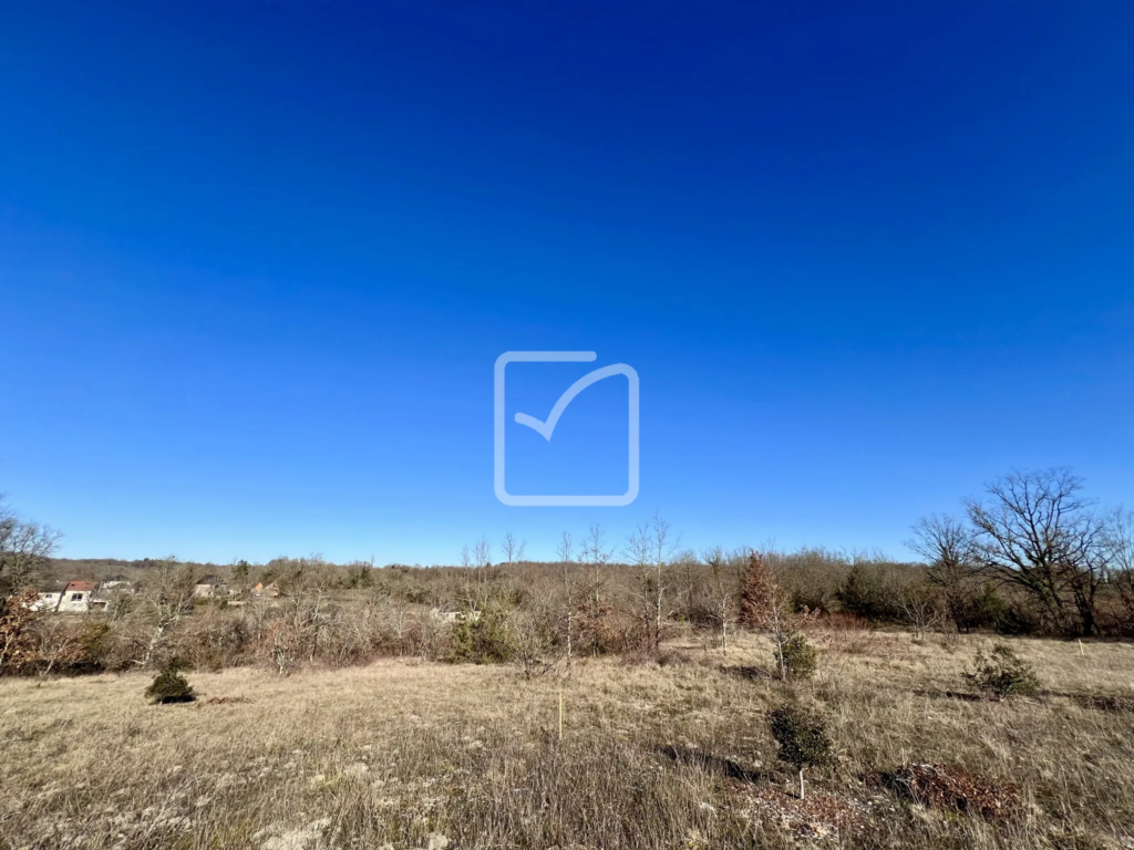Terrain constructible de 3126 m² à Chavagnac