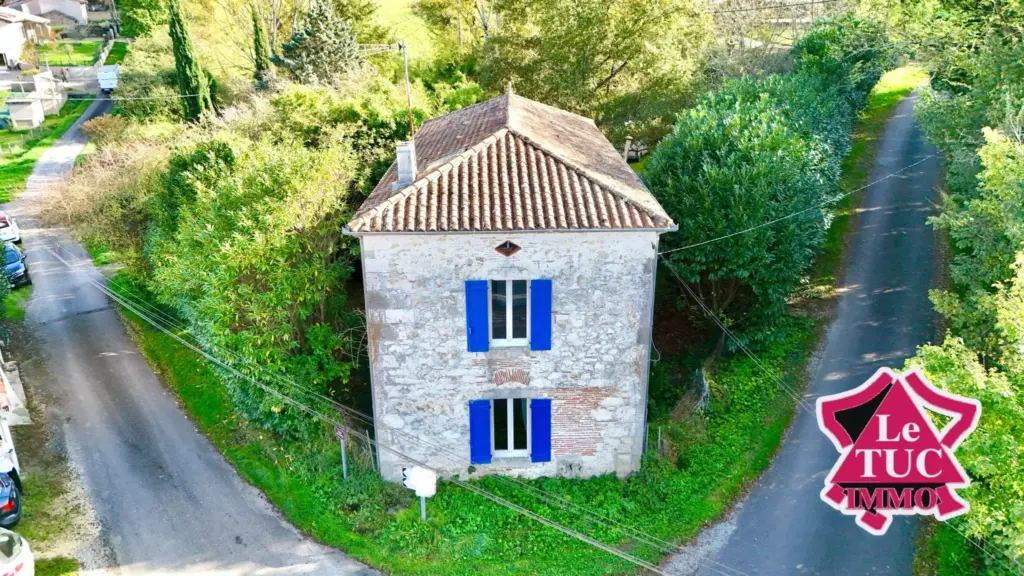 Maison en pierre 3 chambres avec terrain de 1746 m² à Penne d'Agenais