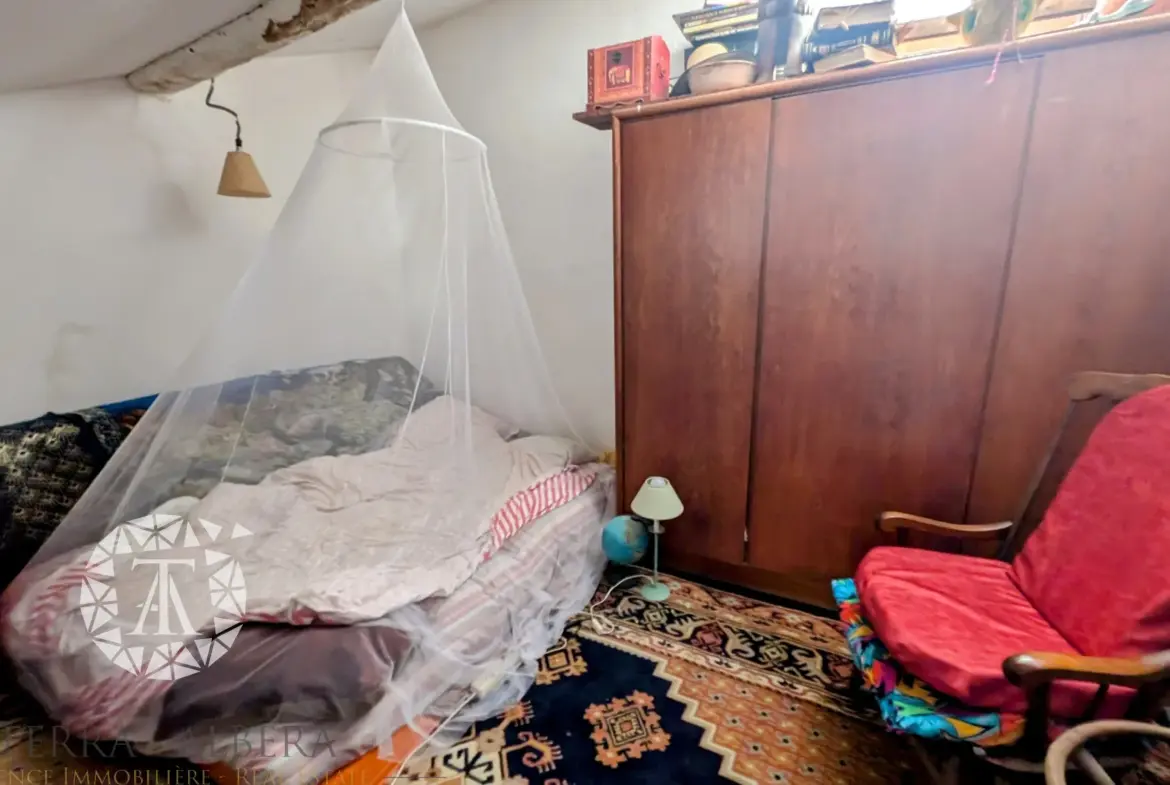 Maison en pierre à réhabiliter à Laroque des Albères 