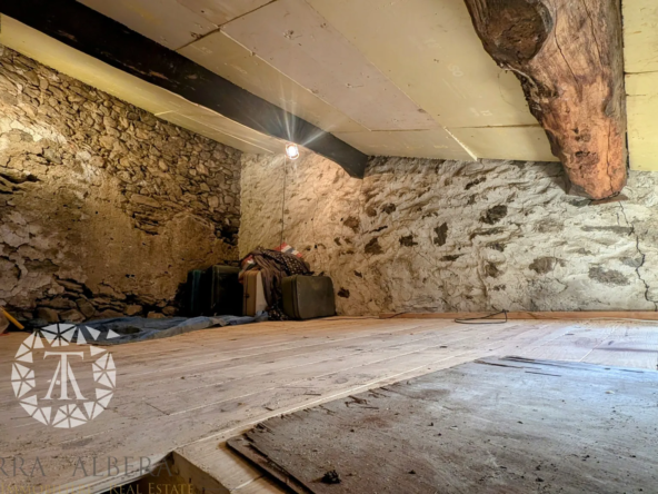 Maison en pierre à réhabiliter à Laroque des Albères 
