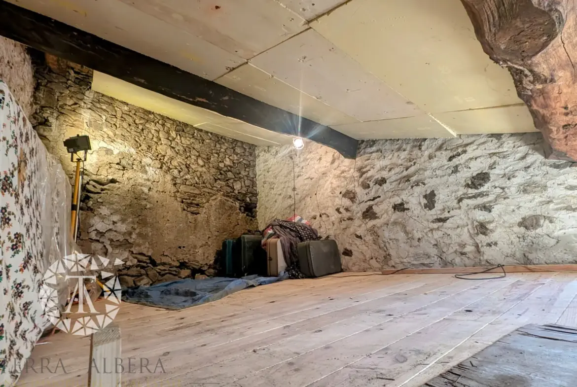 Maison en pierre à réhabiliter à Laroque des Albères 