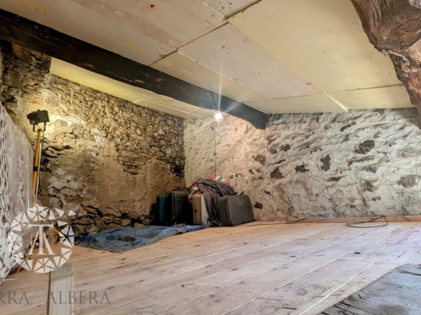 Maison en pierre à réhabiliter à Laroque des Albères 