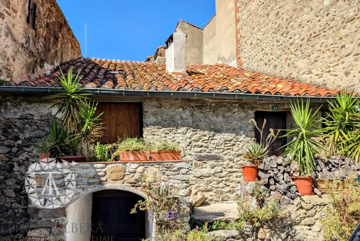 Maison en pierre à réhabiliter à Laroque des Albères 