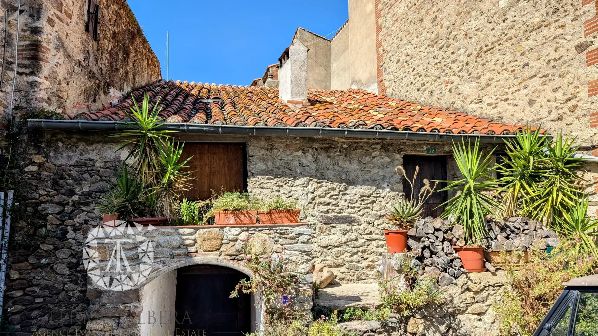 Maison en pierre à réhabiliter à Laroque des Albères 
