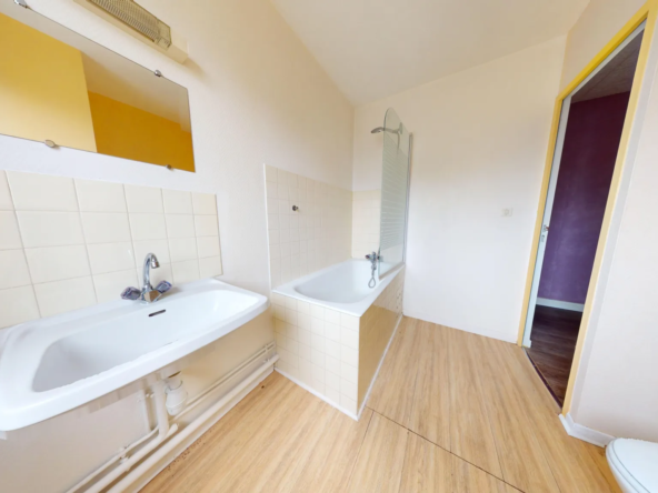 Charmant Appartement T1 à La Combe Saragosse à Vendre 