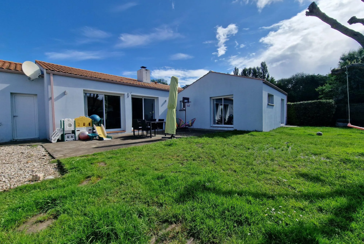 Maison spacieuse de 146 m² avec 5 chambres à vendre à Bois de Céné 