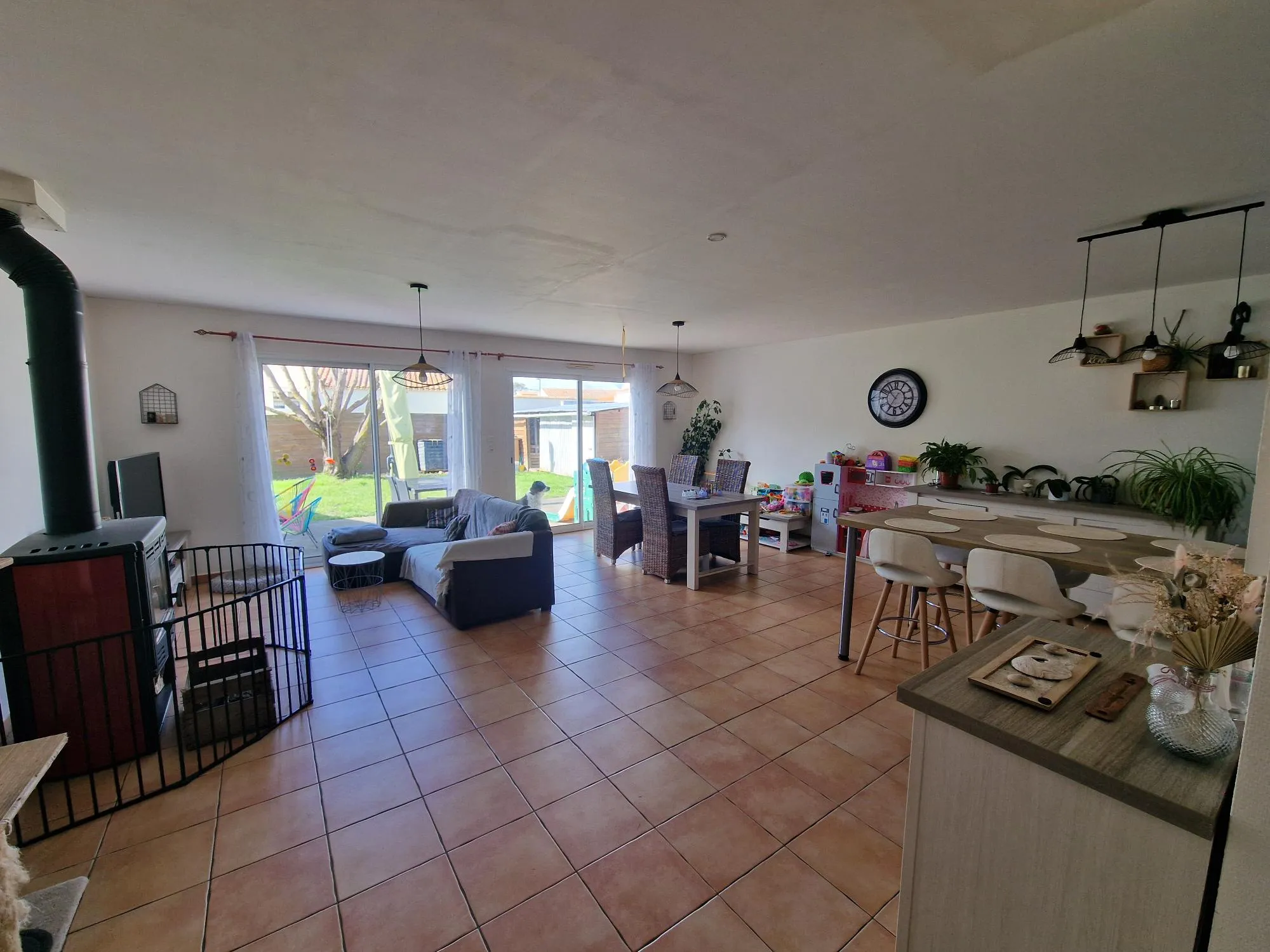 Maison spacieuse de 146 m² avec 5 chambres à vendre à Bois de Céné 