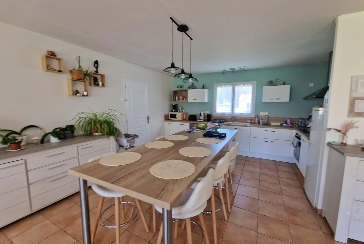 Maison spacieuse de 146 m² avec 5 chambres à vendre à Bois de Céné 
