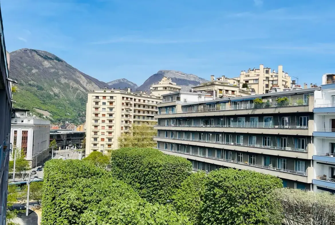 Appartement T3 à Grenoble près du ciné Chavant - 158 000 € 