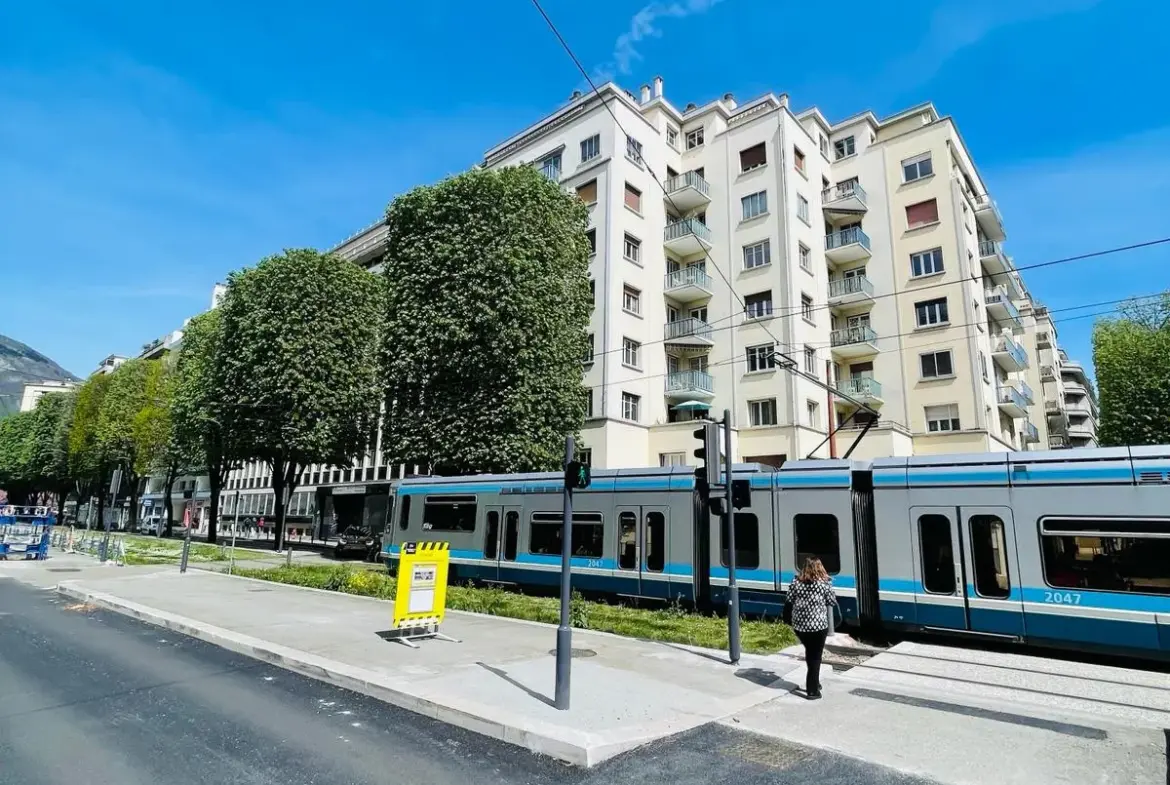 Appartement T3 à Grenoble près du ciné Chavant - 158 000 € 