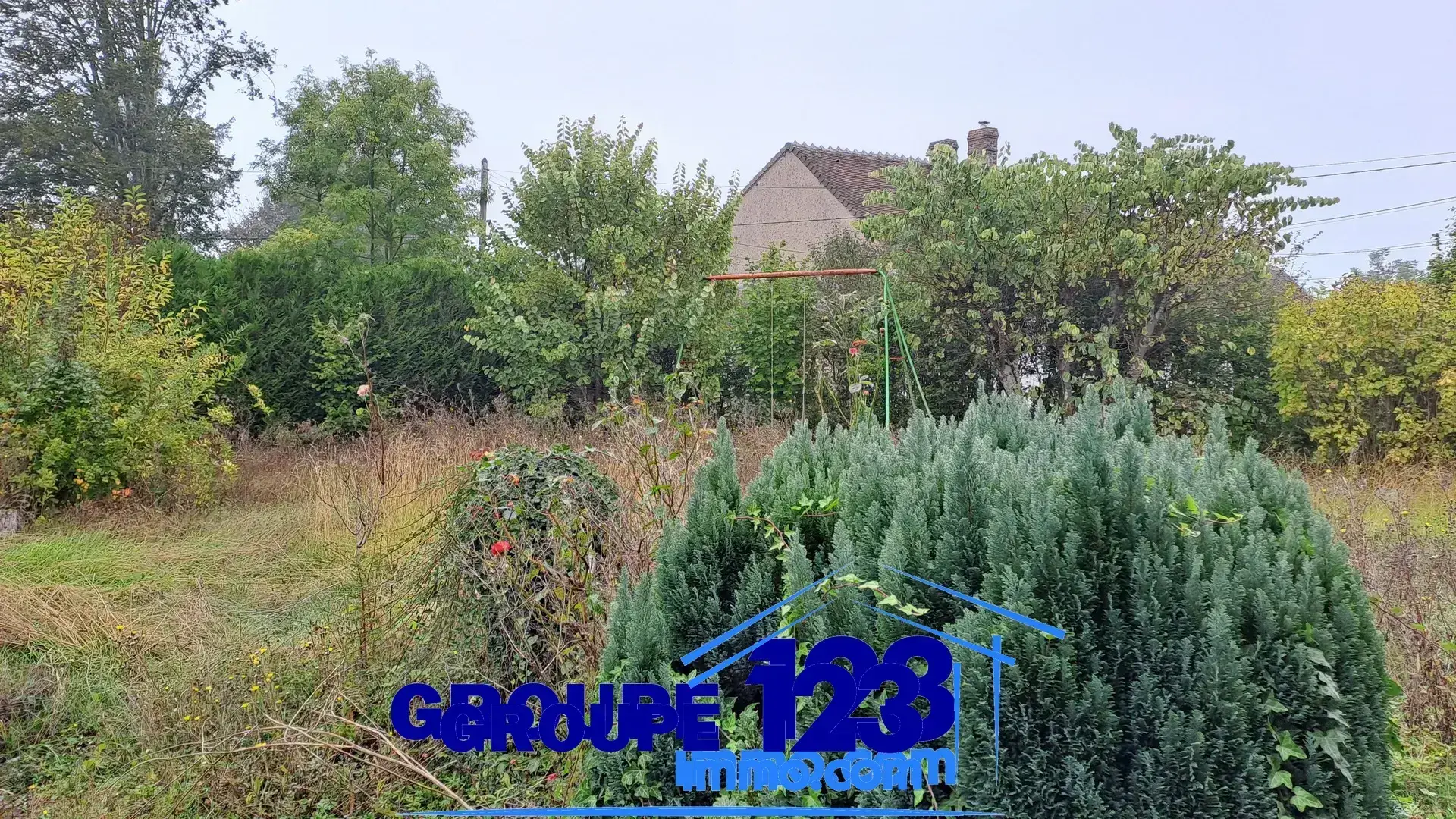 Petite maison de plain-pied à rénover à Senan - 55 m2 sur 1127 m2 