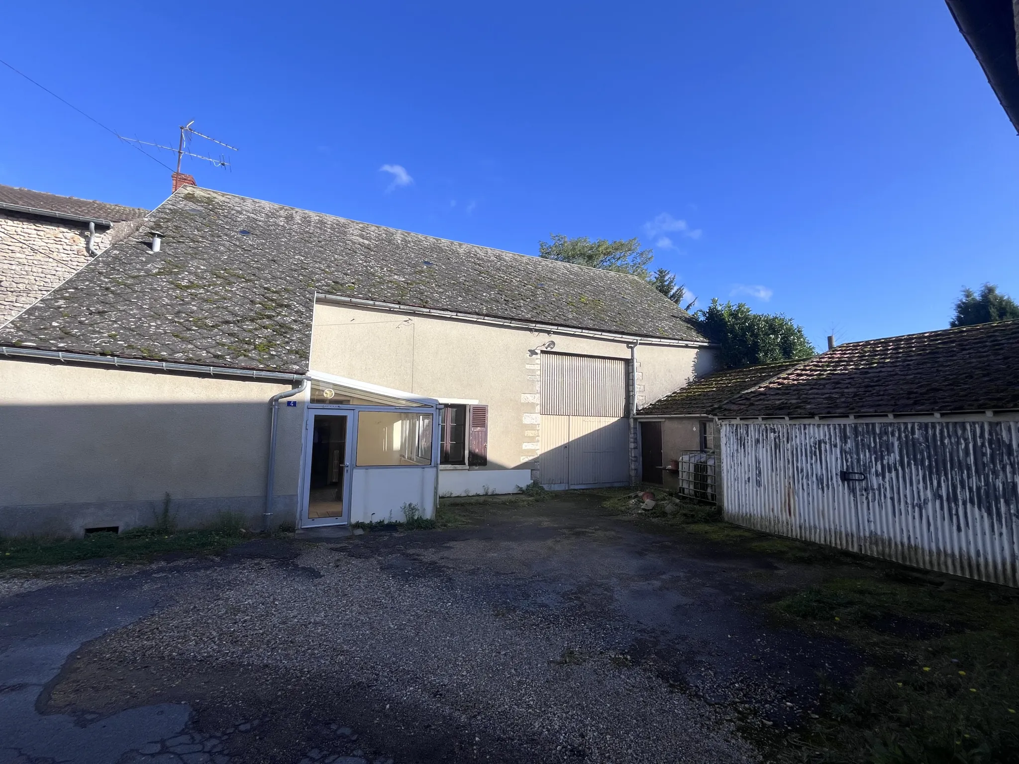 Corps de ferme à Angerville sur plus de 2000 m² 