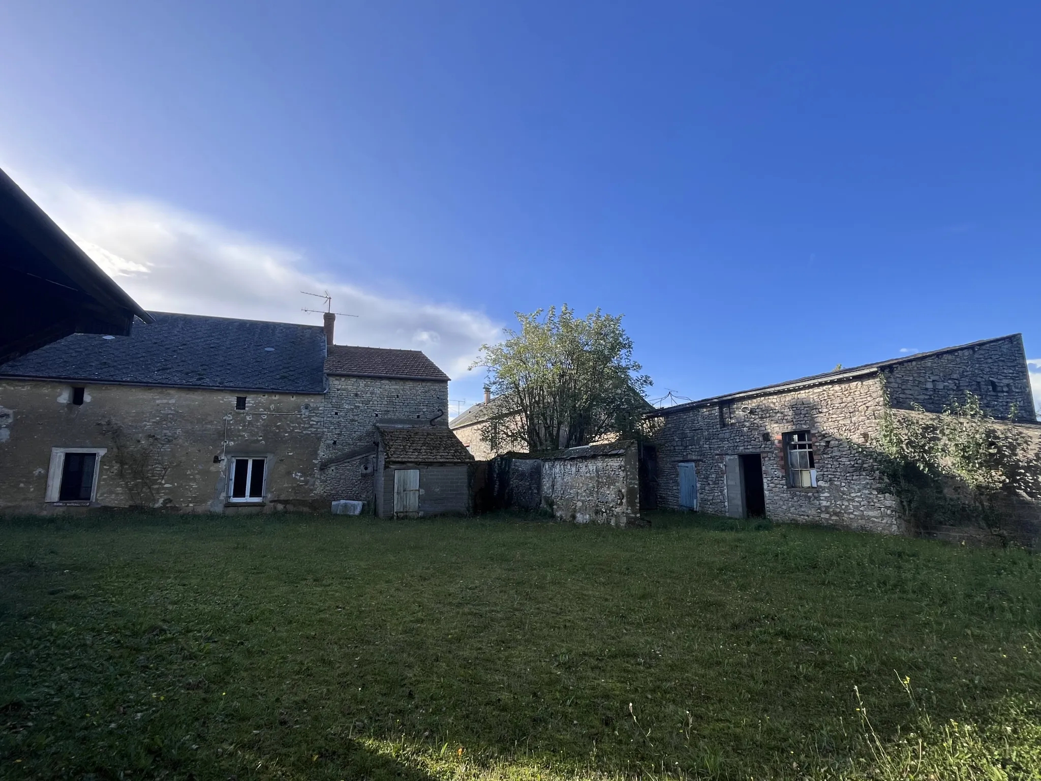 Corps de ferme à Angerville sur plus de 2000 m² 