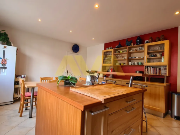Grande maison familiale à vendre à Ledeuix - 266 500 EUR 