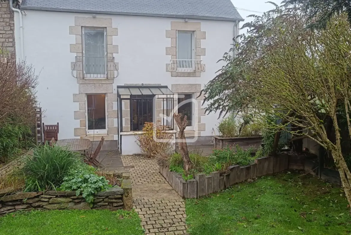 Charmante maison rénovée avec jardin à Taupont 