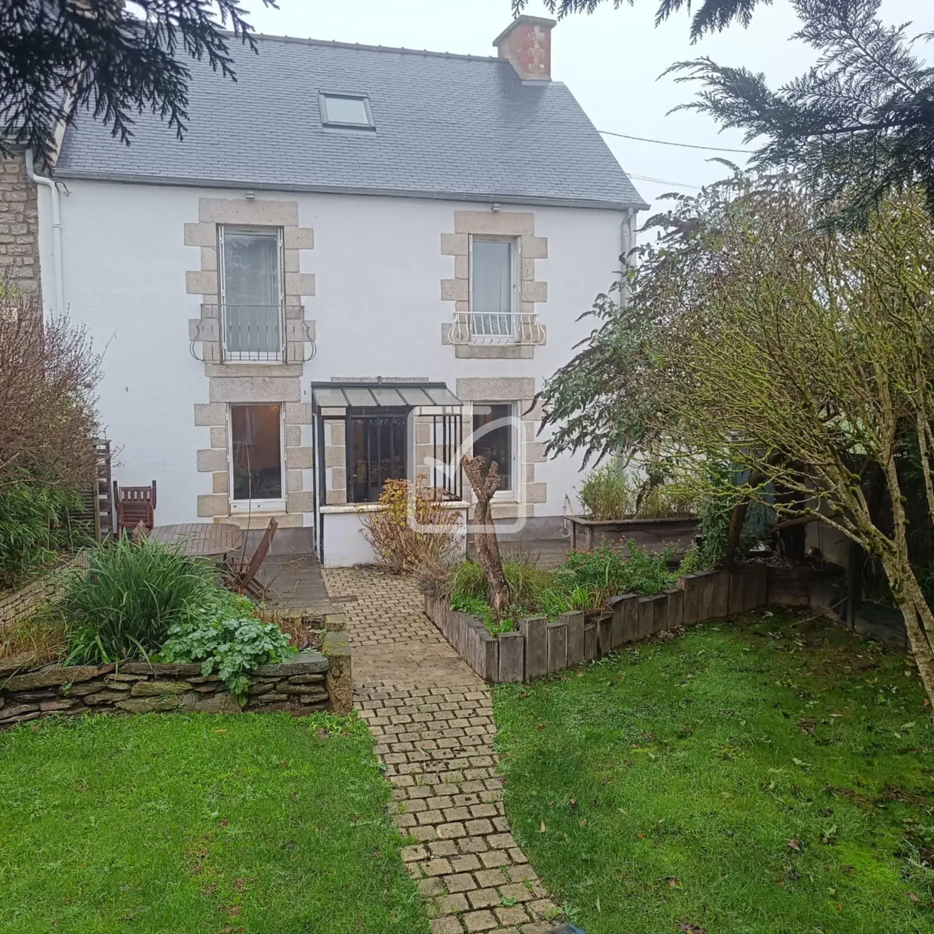 Charmante maison rénovée avec jardin à Taupont 