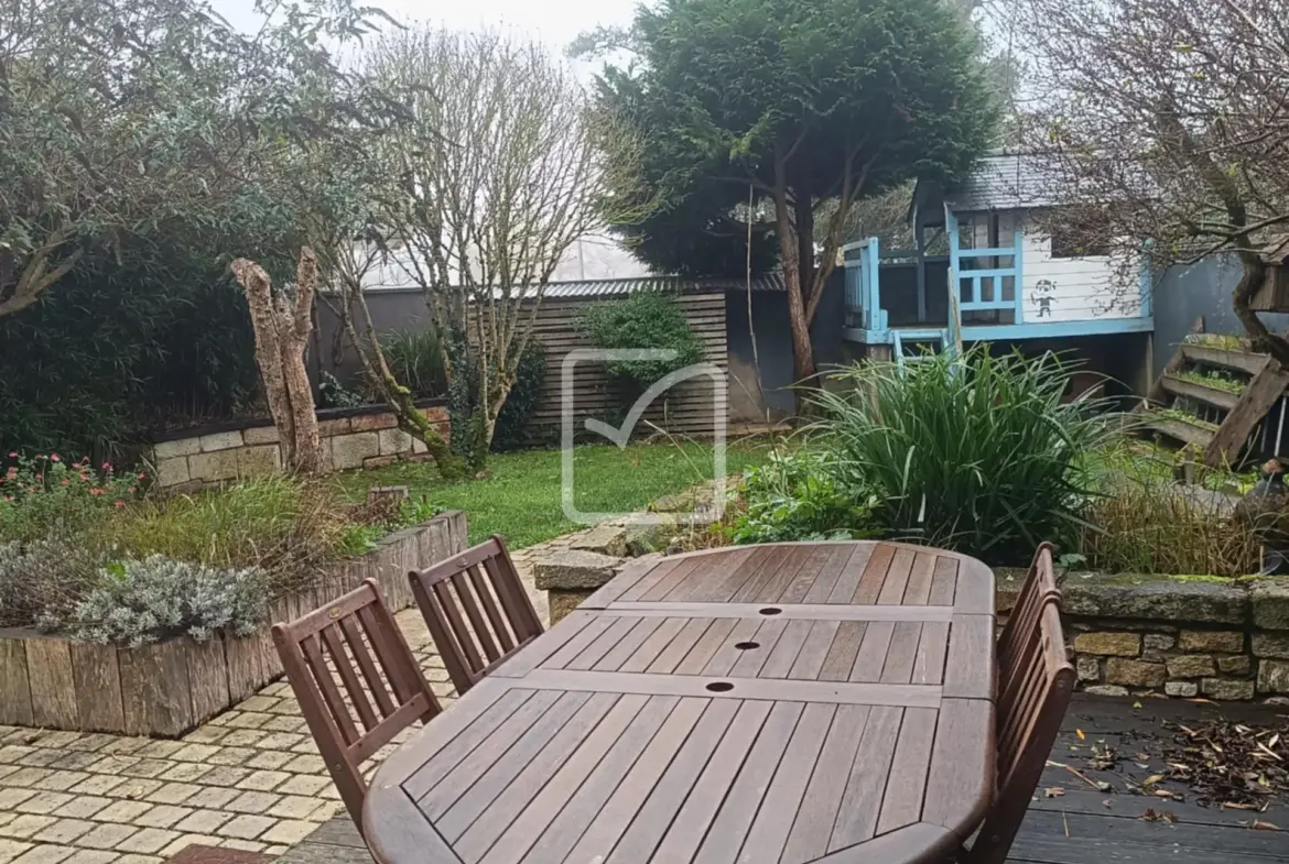 Charmante maison rénovée avec jardin à Taupont 