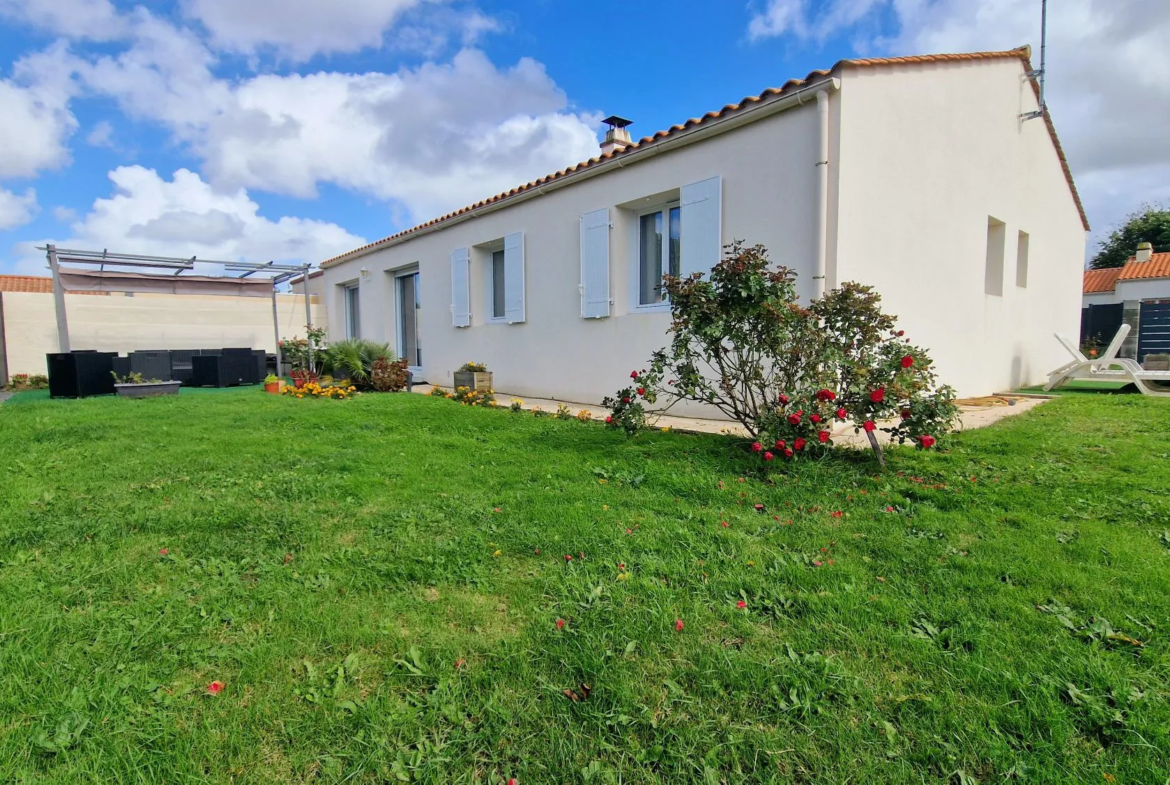 Maison spacieuse de 114 m² à vendre à Froidfond - 4 chambres et jardin 