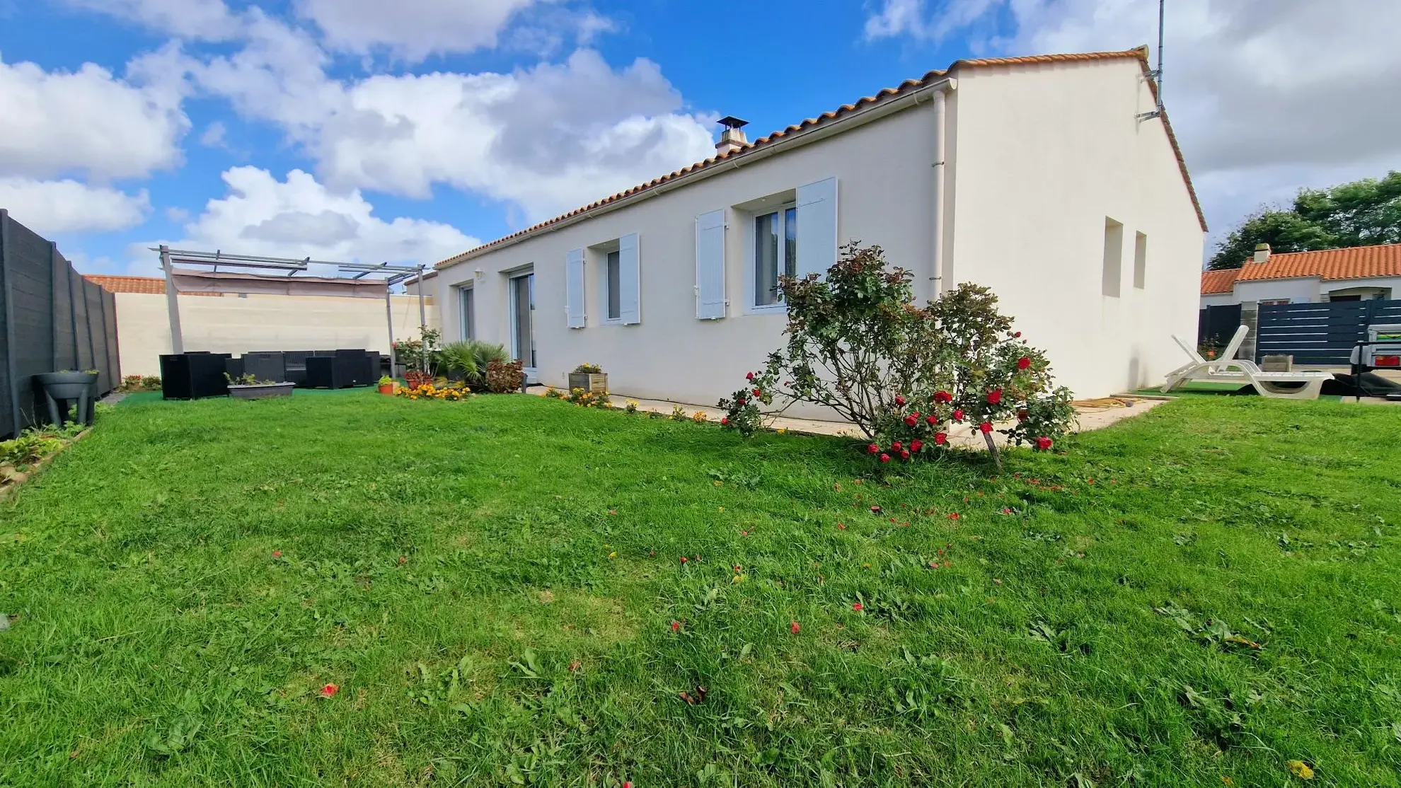 Maison spacieuse de 114 m² à vendre à Froidfond - 4 chambres et jardin 