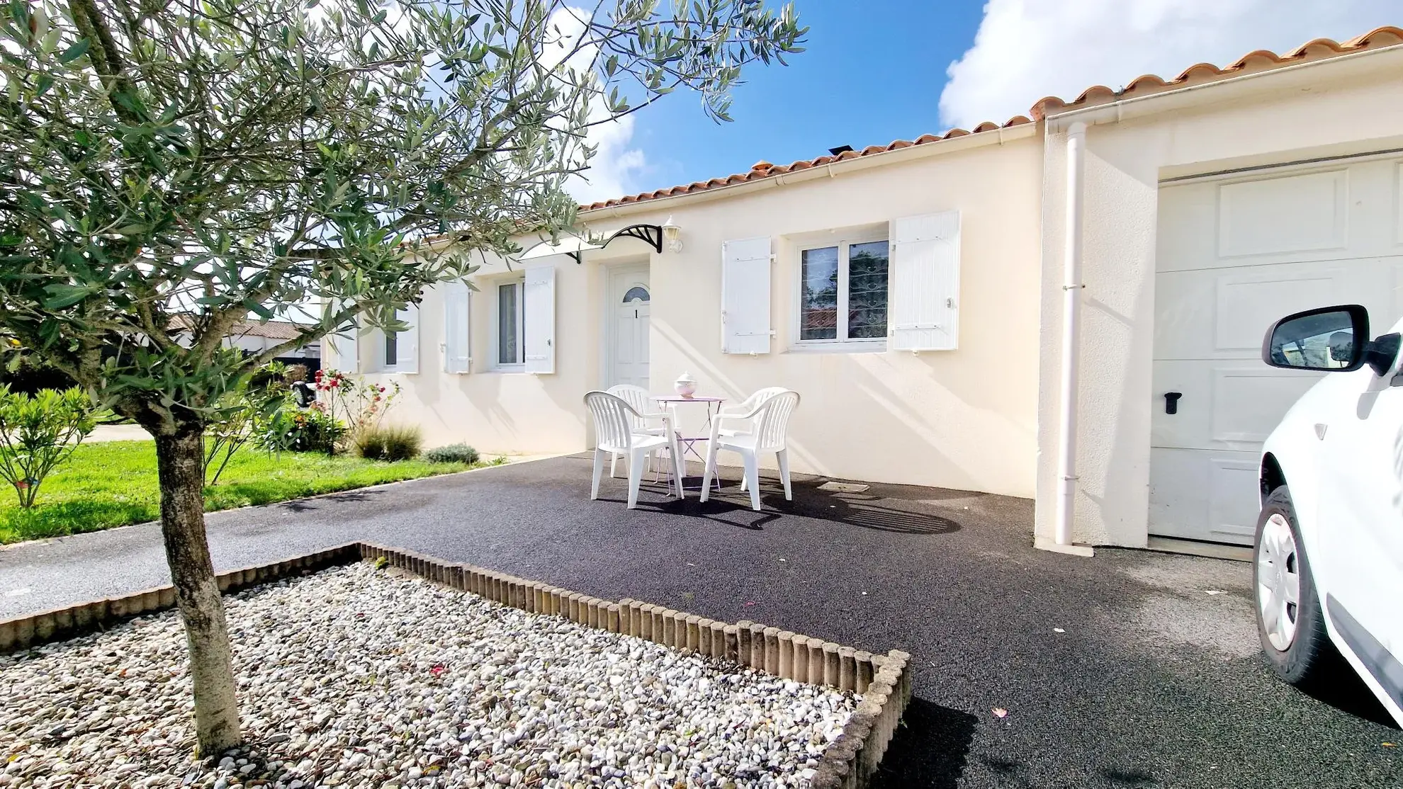 Maison spacieuse de 114 m² à vendre à Froidfond - 4 chambres et jardin 