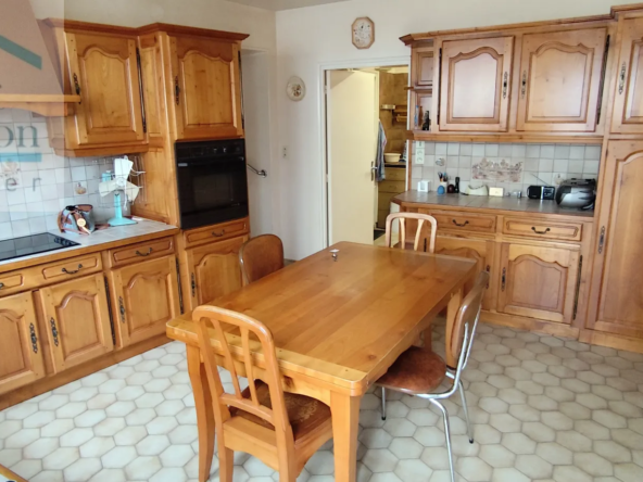Ensemble immobilier à vendre à Coussegrey avec deux maisons et dépendances 