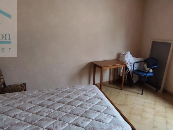 Ensemble immobilier à vendre à Coussegrey avec deux maisons et dépendances 
