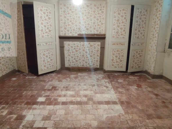 Ensemble immobilier à vendre à Coussegrey avec deux maisons et dépendances 