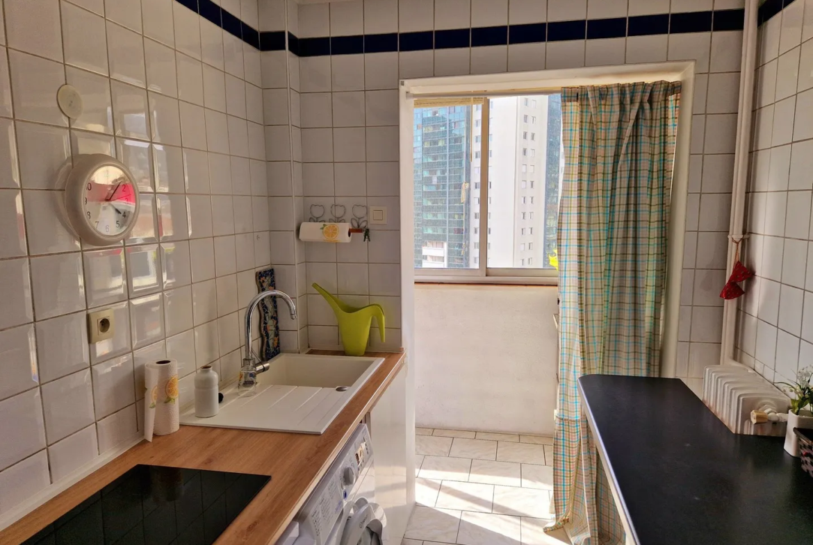 Appartement T5 de 88 m² à Toulon Aguillon avec Balcon et Ascenseur 