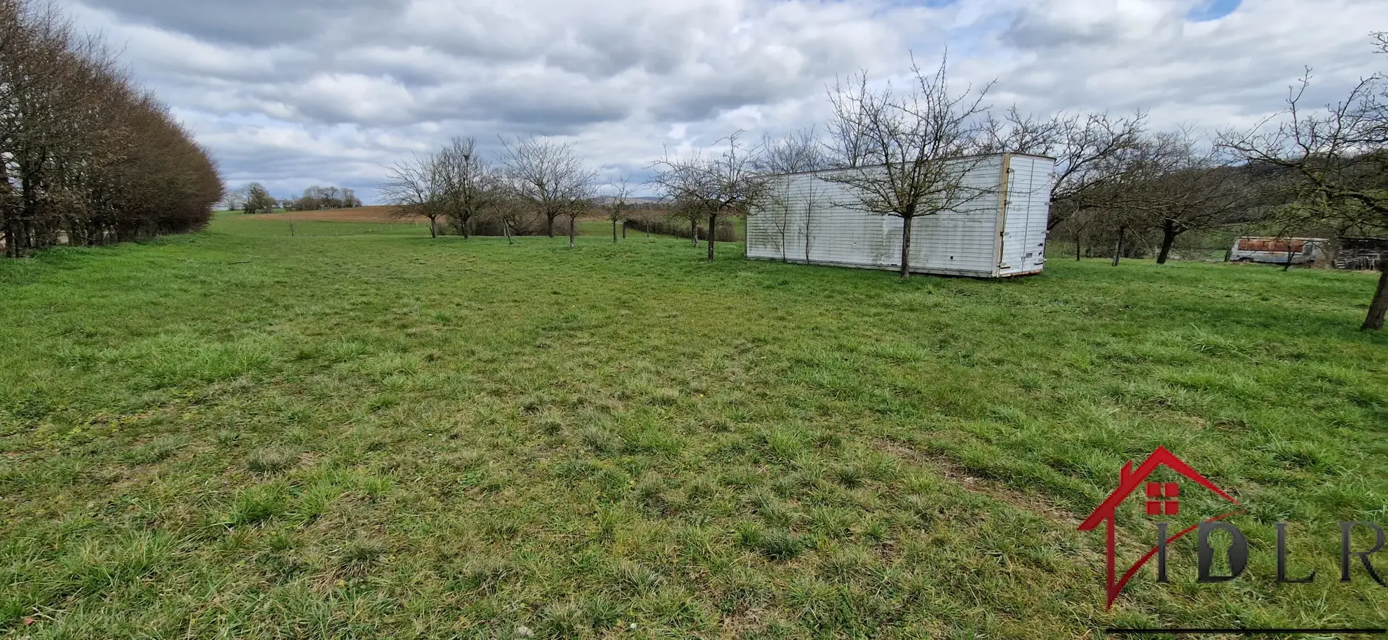 Maison en Pierre de 258 m2 avec Atelier et Grand Terrain à Villars St Marcellin 