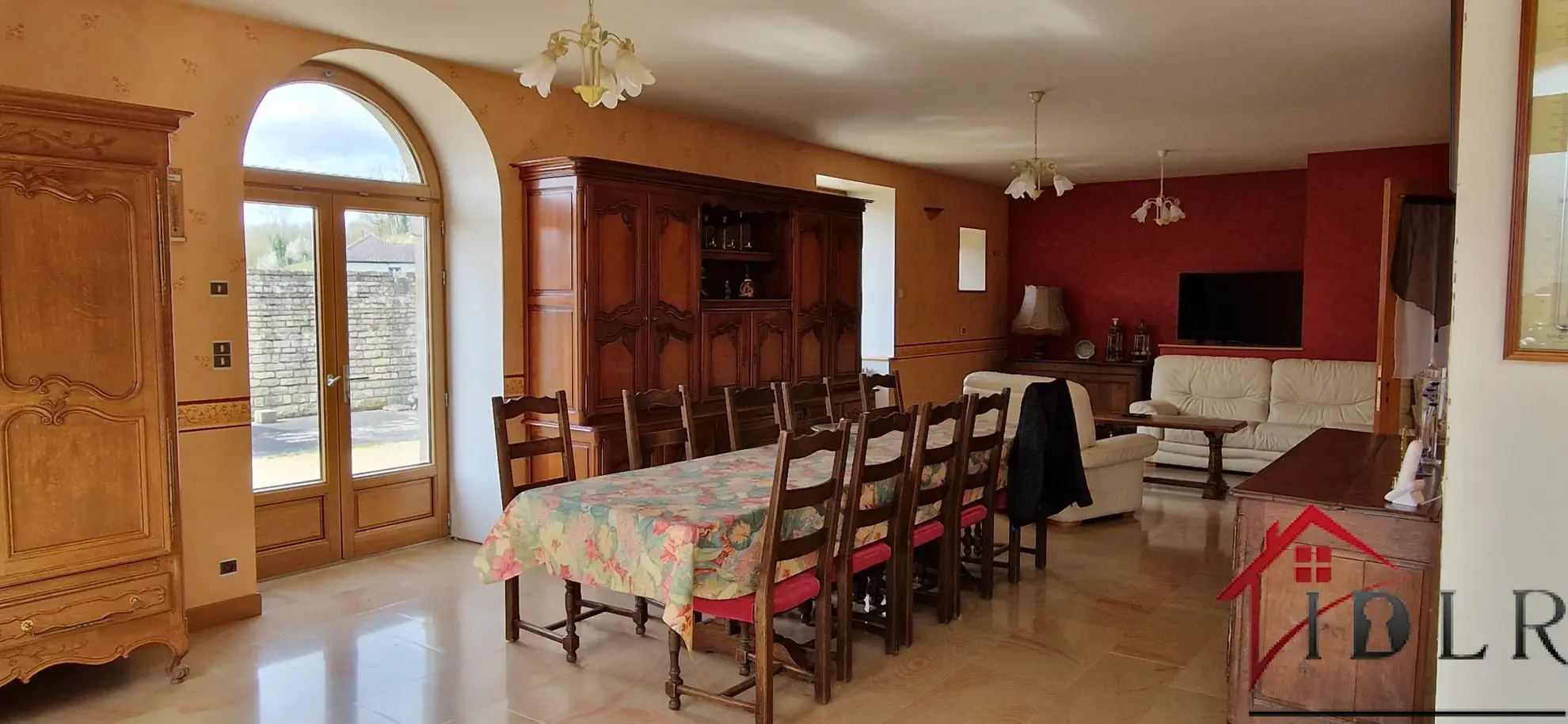 Maison en Pierre de 258 m2 avec Atelier et Grand Terrain à Villars St Marcellin 