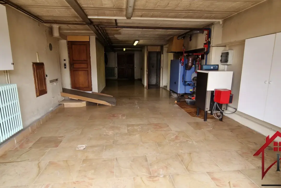 Maison en Pierre de 258 m2 avec Atelier et Grand Terrain à Villars St Marcellin 