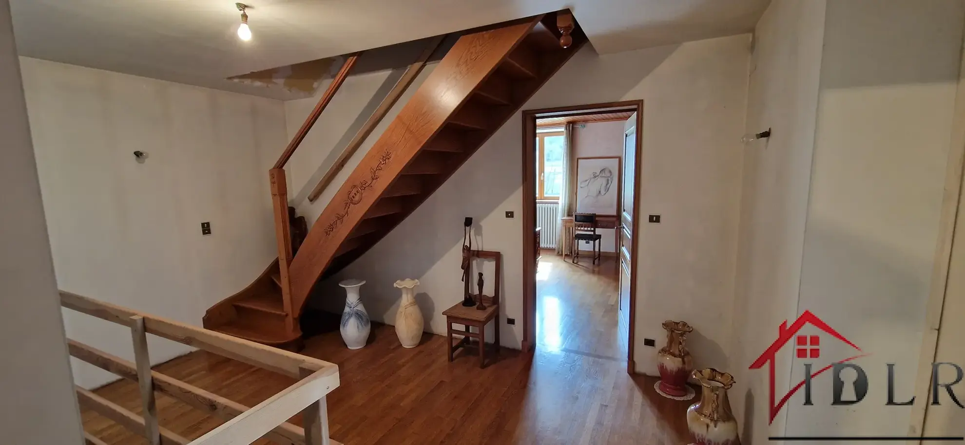 Maison en Pierre de 258 m2 avec Atelier et Grand Terrain à Villars St Marcellin 