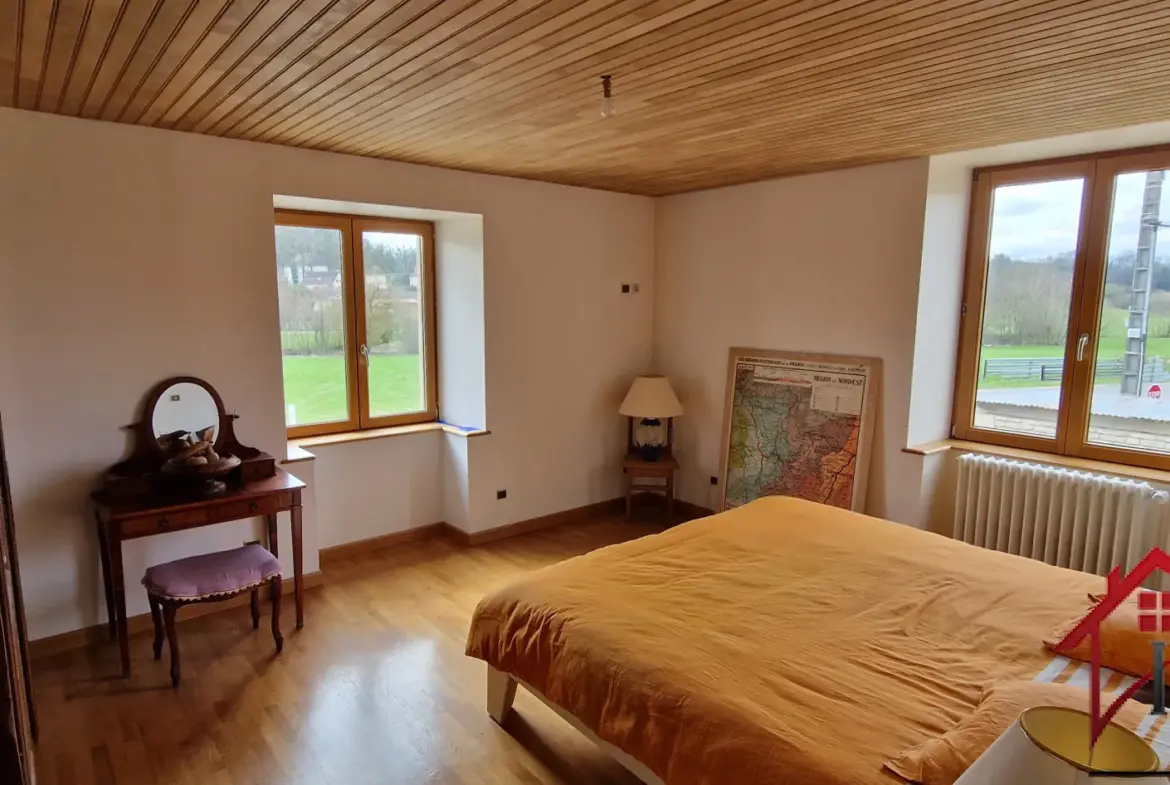 Maison en Pierre de 258 m2 avec Atelier et Grand Terrain à Villars St Marcellin 